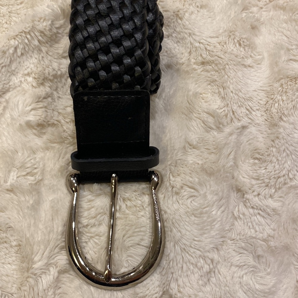 EUC Michael Kors #553633 leather belt 41 inches long with buckle.